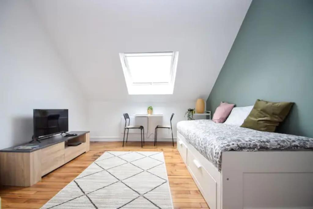 Disponible - Appartement Entier - 10Mn Rer B Aeroport Cdg - Paris Gare Du Nord, T11 Express, Le Bourget, Tout Equipe, Netflix Gratuit, 3 Personnes, 4Eme Etage, Escaliers, Parc Des Expositions, Parking Rue Gratuit Apres 19H Drancy Kültér fotó