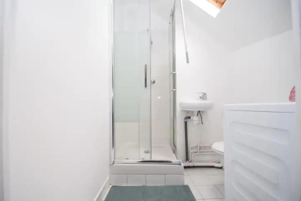 Disponible - Appartement Entier - 10Mn Rer B Aeroport Cdg - Paris Gare Du Nord, T11 Express, Le Bourget, Tout Equipe, Netflix Gratuit, 3 Personnes, 4Eme Etage, Escaliers, Parc Des Expositions, Parking Rue Gratuit Apres 19H Drancy Kültér fotó