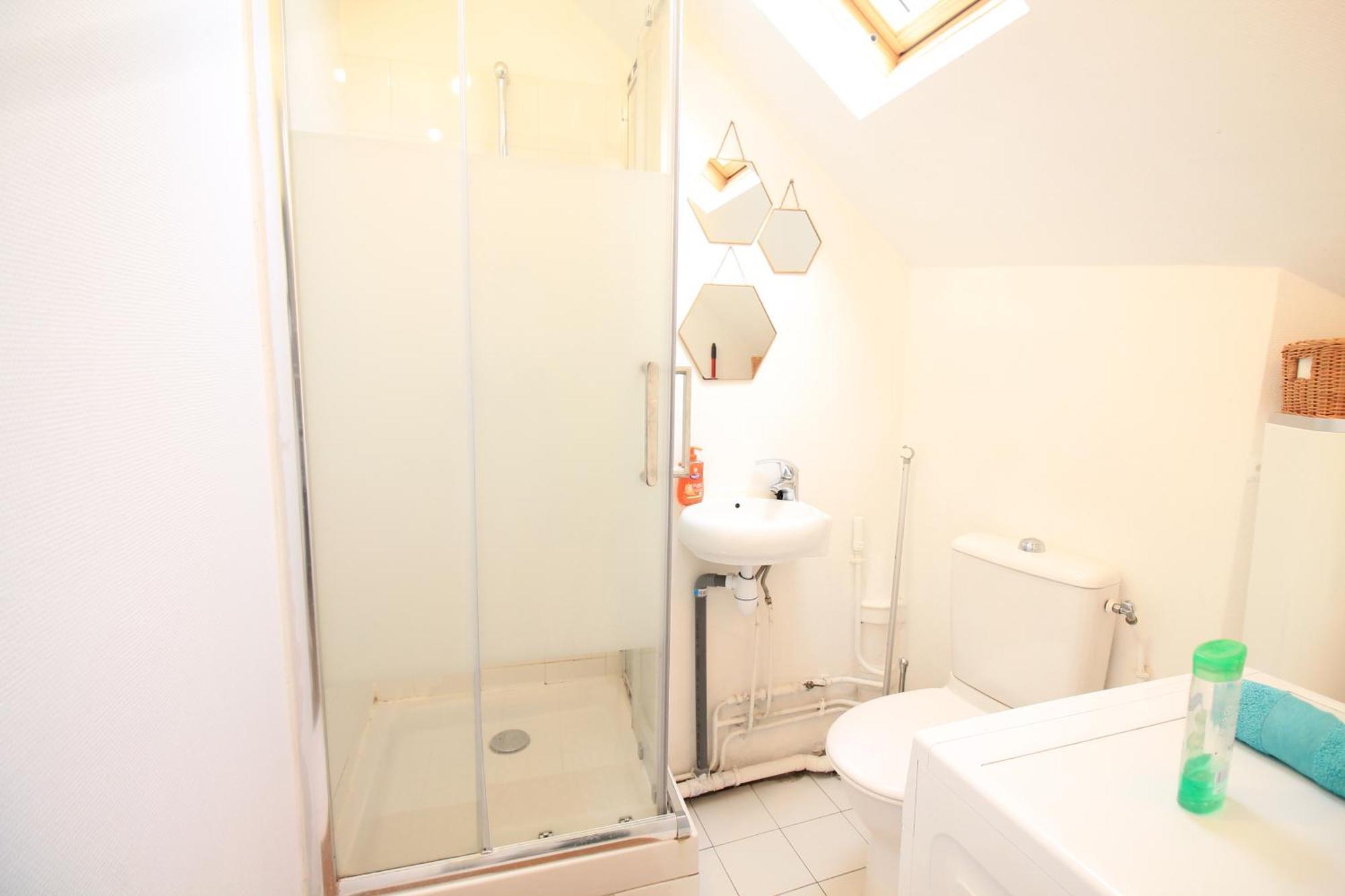 Disponible - Appartement Entier - 10Mn Rer B Aeroport Cdg - Paris Gare Du Nord, T11 Express, Le Bourget, Tout Equipe, Netflix Gratuit, 3 Personnes, 4Eme Etage, Escaliers, Parc Des Expositions, Parking Rue Gratuit Apres 19H Drancy Kültér fotó