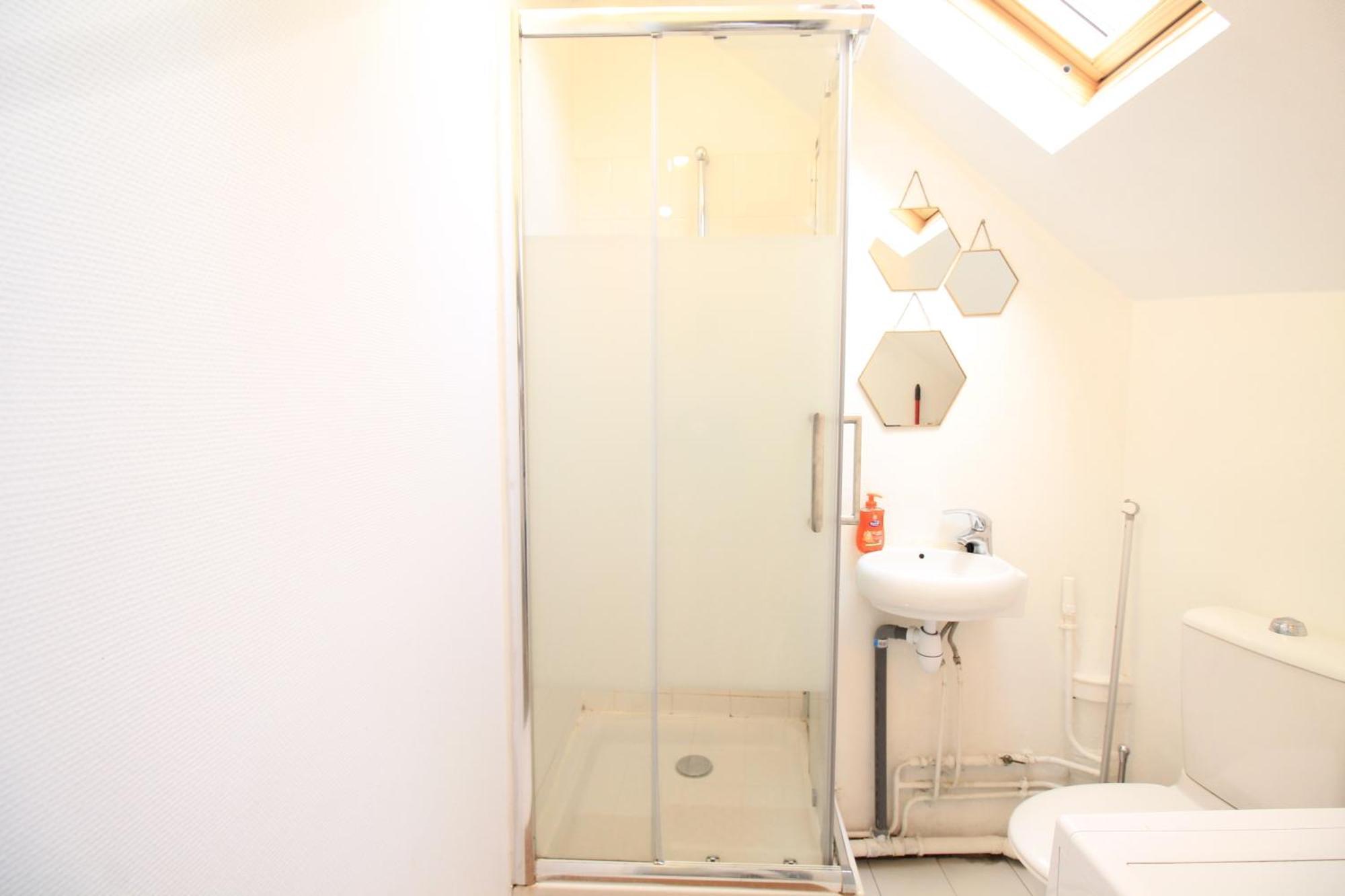 Disponible - Appartement Entier - 10Mn Rer B Aeroport Cdg - Paris Gare Du Nord, T11 Express, Le Bourget, Tout Equipe, Netflix Gratuit, 3 Personnes, 4Eme Etage, Escaliers, Parc Des Expositions, Parking Rue Gratuit Apres 19H Drancy Kültér fotó
